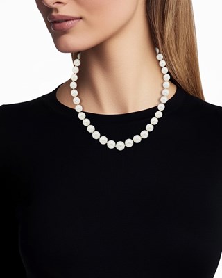 Lot 63 - Bulgari South Sea Cultured Pearl Necklace with Double-Sided Gold, Black Onyx and Diamond Clasp