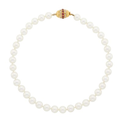 Lot 3276 - Cultured Pearl Necklace with Gold, Ruby and Diamond Clasp