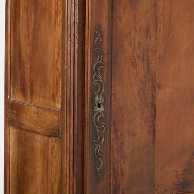 Lot 512 - Continental Inlaid Walnut Armoire