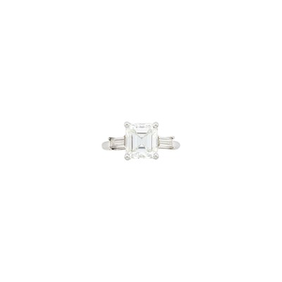Lot 2082 - Platinum and Diamond Ring