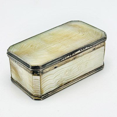 Lot 1265 - Chinese Export Silver-mounted Abalone Snuff Box