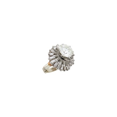 Lot 1042 - Platinum, White Gold and Diamond Ring