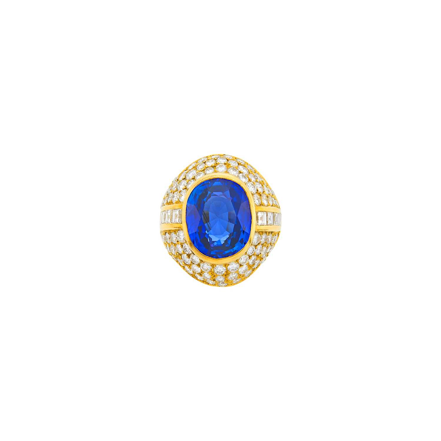 Lot 182 - Gold, Sapphire and Diamond Ring