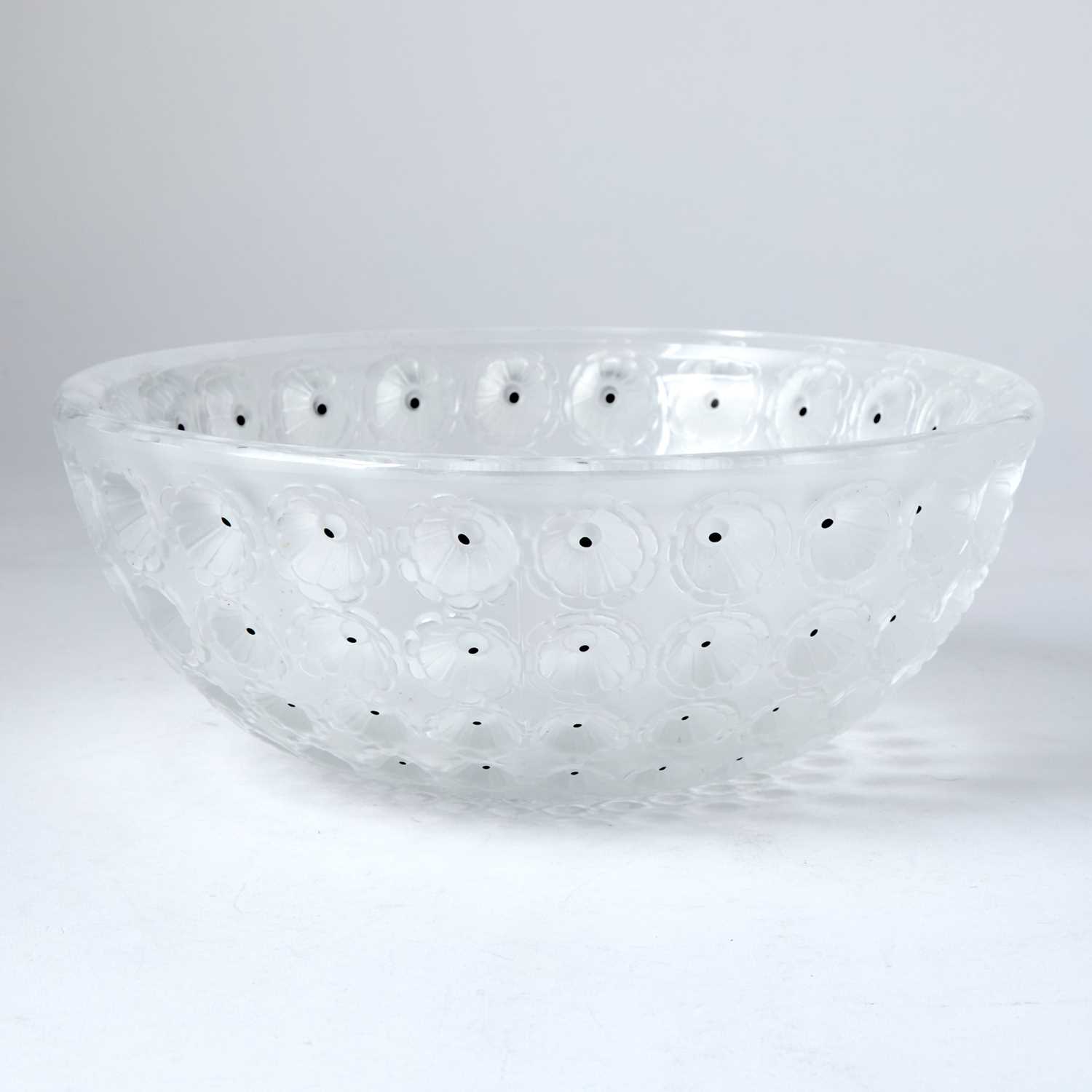 Lot 574 - Lalique Molded Glass 'Nemours' Center Bowl