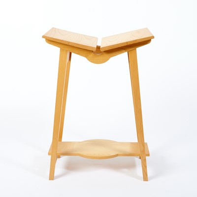 Lot 277 - An attractive wooden book stand