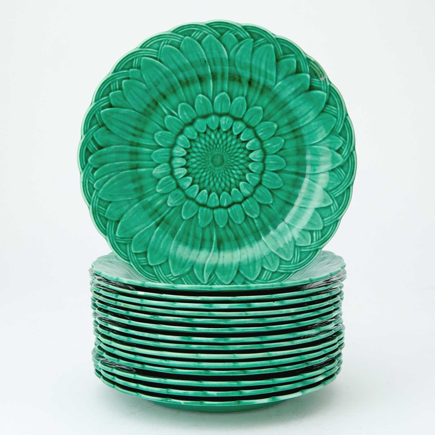 Lot 536 - Set of Fifteen Wedgwood Green Glazed Majolica 'Sunflower' Plates