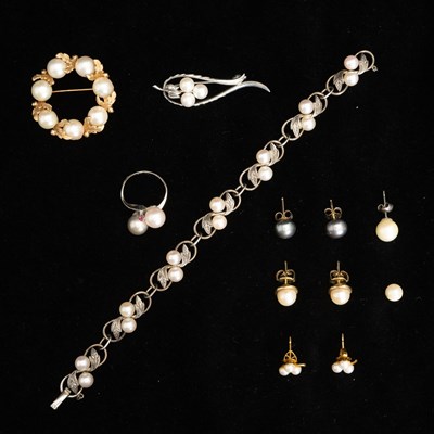 Lot 212 - Group of Gold, Silver, Freshwater, and Cultured Pearl Jewelry
