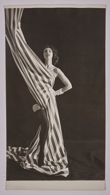 Lot 10 - The important and extensive archive of original fashion photographs of model Dorothy Rice, 1945-58