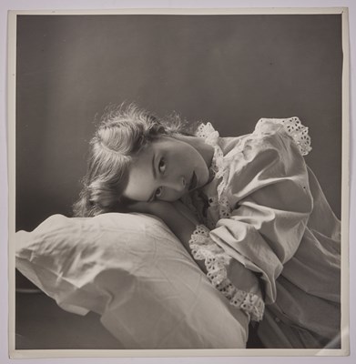 Lot 10 - The important and extensive archive of original fashion photographs of model Dorothy Rice, 1945-58
