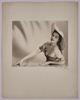 Lot 10 - The important and extensive archive of original fashion photographs of model Dorothy Rice, 1945-58