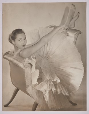Lot 10 - The important and extensive archive of original fashion photographs of model Dorothy Rice, 1945-58