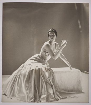 Lot 10 - The important and extensive archive of original fashion photographs of model Dorothy Rice, 1945-58