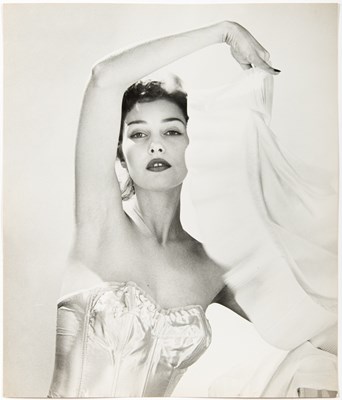 Lot 10 - The important and extensive archive of original fashion photographs of model Dorothy Rice, 1945-58