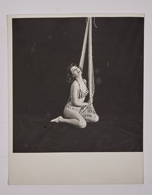 Lot 10 - The important and extensive archive of original fashion photographs of model Dorothy Rice, 1945-58