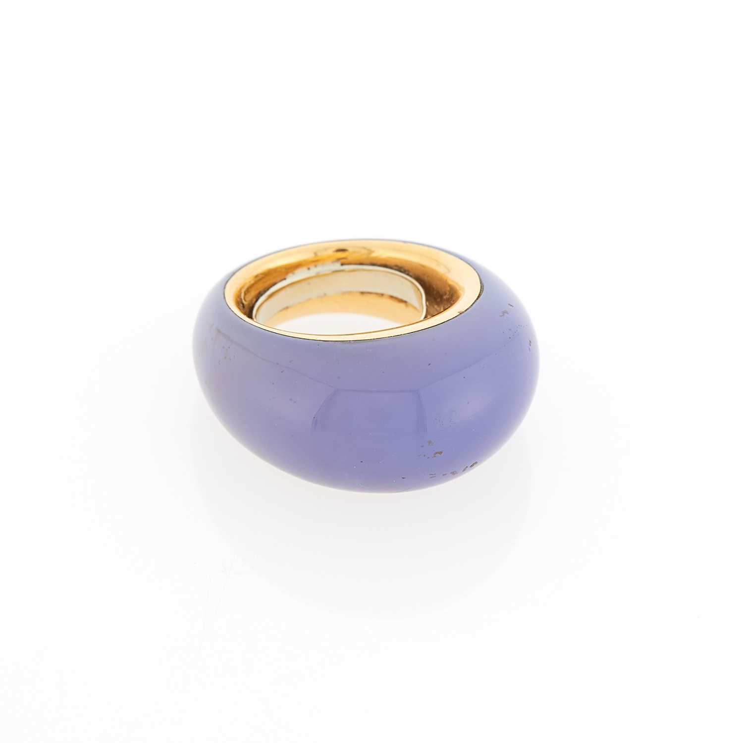 Lot 2021 - Vhernier Gold and Blue Chalcedony Band Ring