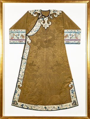 Lot 475 - A Chinese Embroidered Silk Lady's Robe