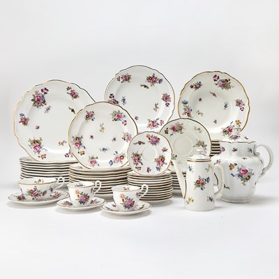 Lot 91 - Extensive Spode Porcelain "Dresden Rose" Dinner Service