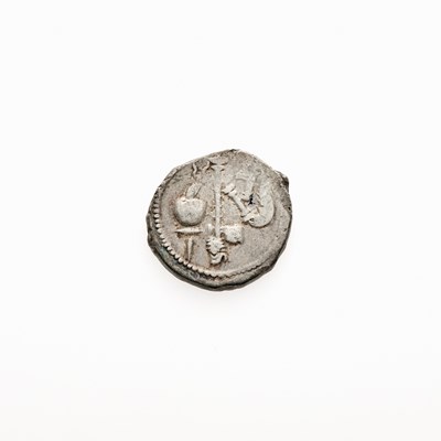 Lot 43 - Julius Caesar. c. 49-48 B.C.E. AR Denarius (3.69g, 18.5mm).