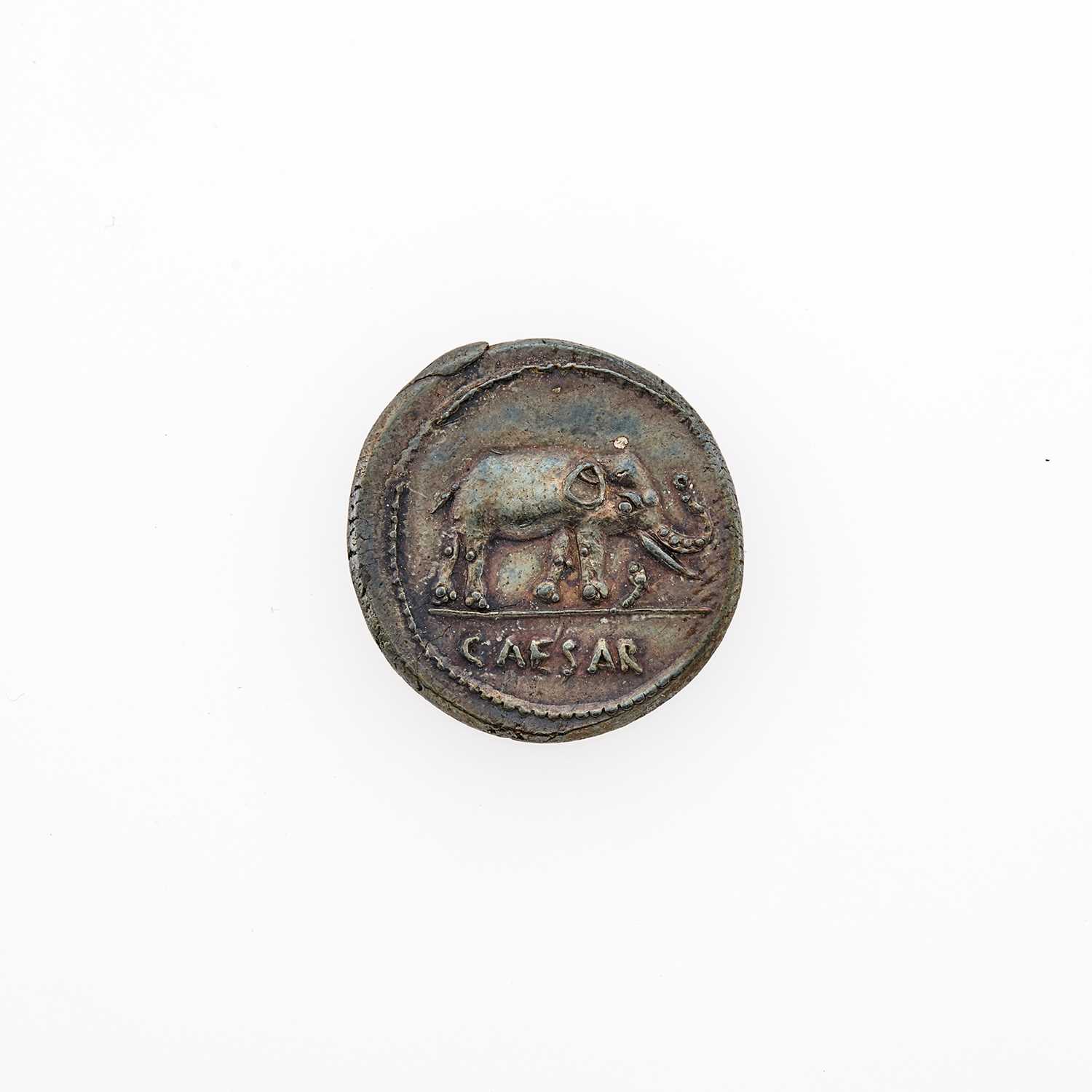 Lot 44 - Julius Caesar. c.49-48 B.C.E. AR Denarius (4.09g, 19mm).