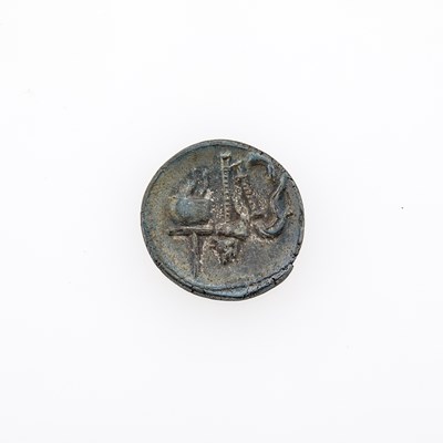 Lot 44 - Julius Caesar. c.49-48 B.C.E. AR Denarius (4.09g, 19mm).