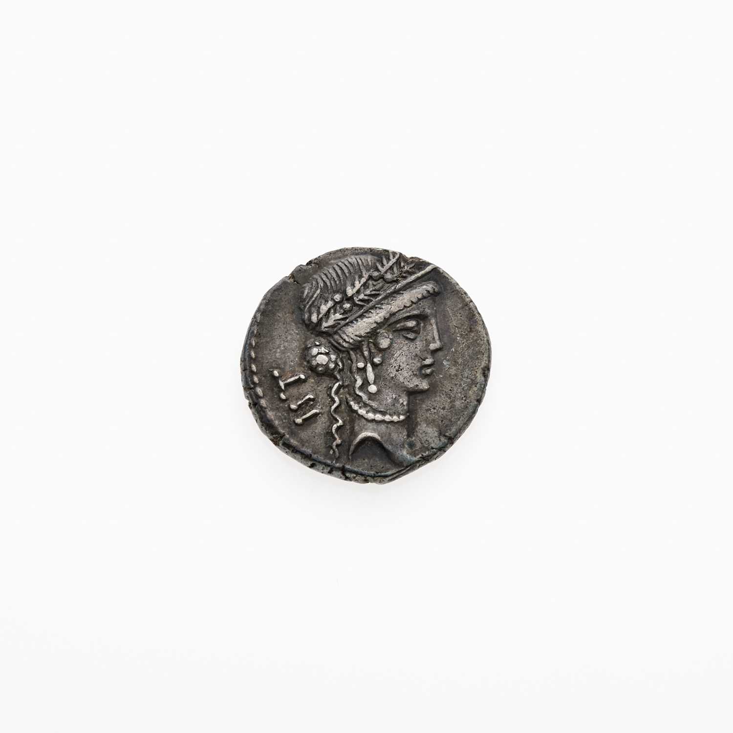 Lot 46 - Julius Caesar. c. 48-47 B.C.E. AR Denarius (4.07g, 18mm).