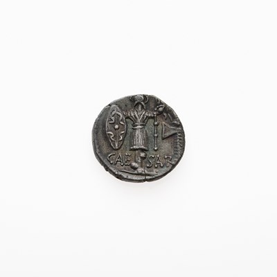 Lot 46 - Julius Caesar. c. 48-47 B.C.E. AR Denarius (4.07g, 18mm).