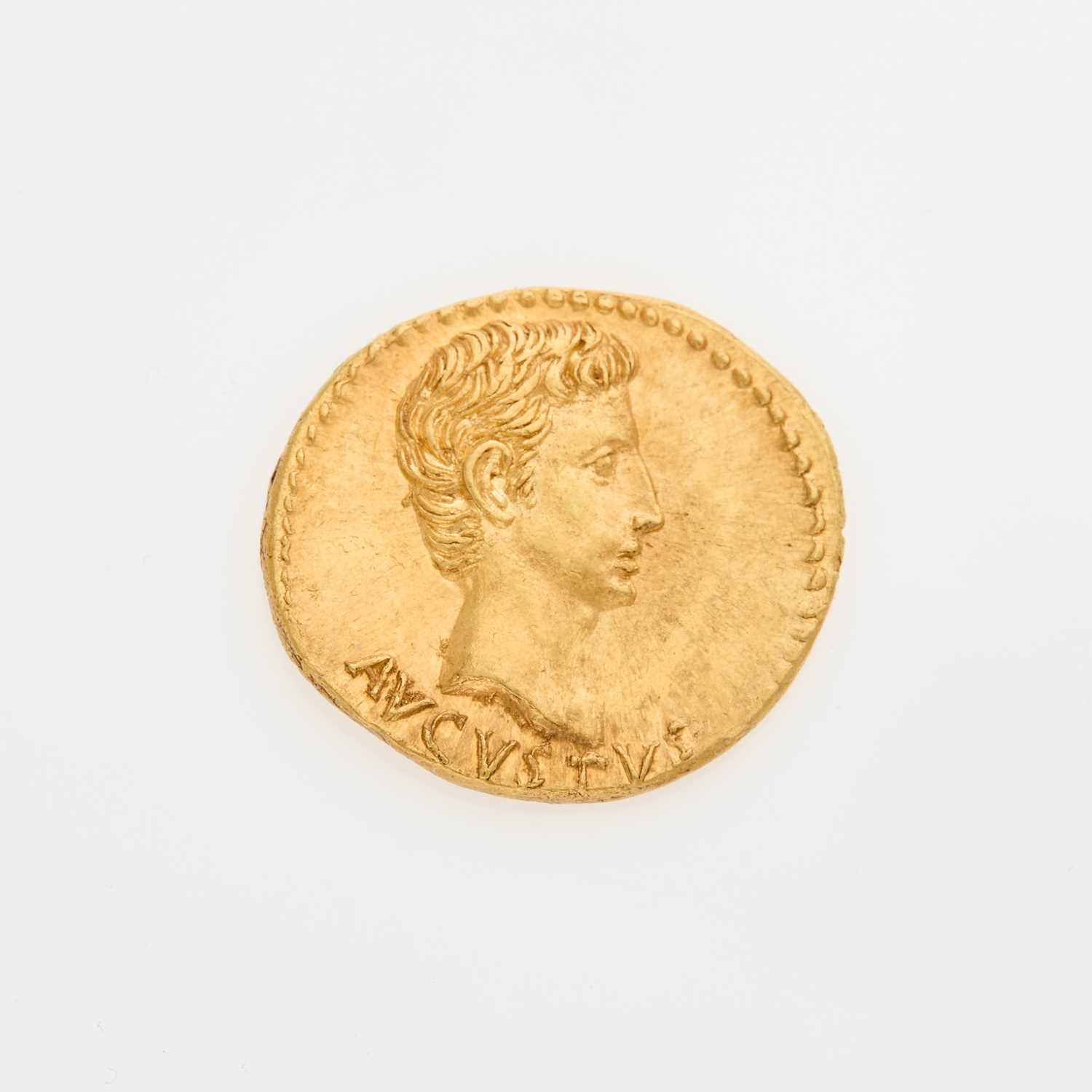 Lot 81 - Augustus. c. 27-20 B.C.E. AV Aureus (7.84g, 20mm).