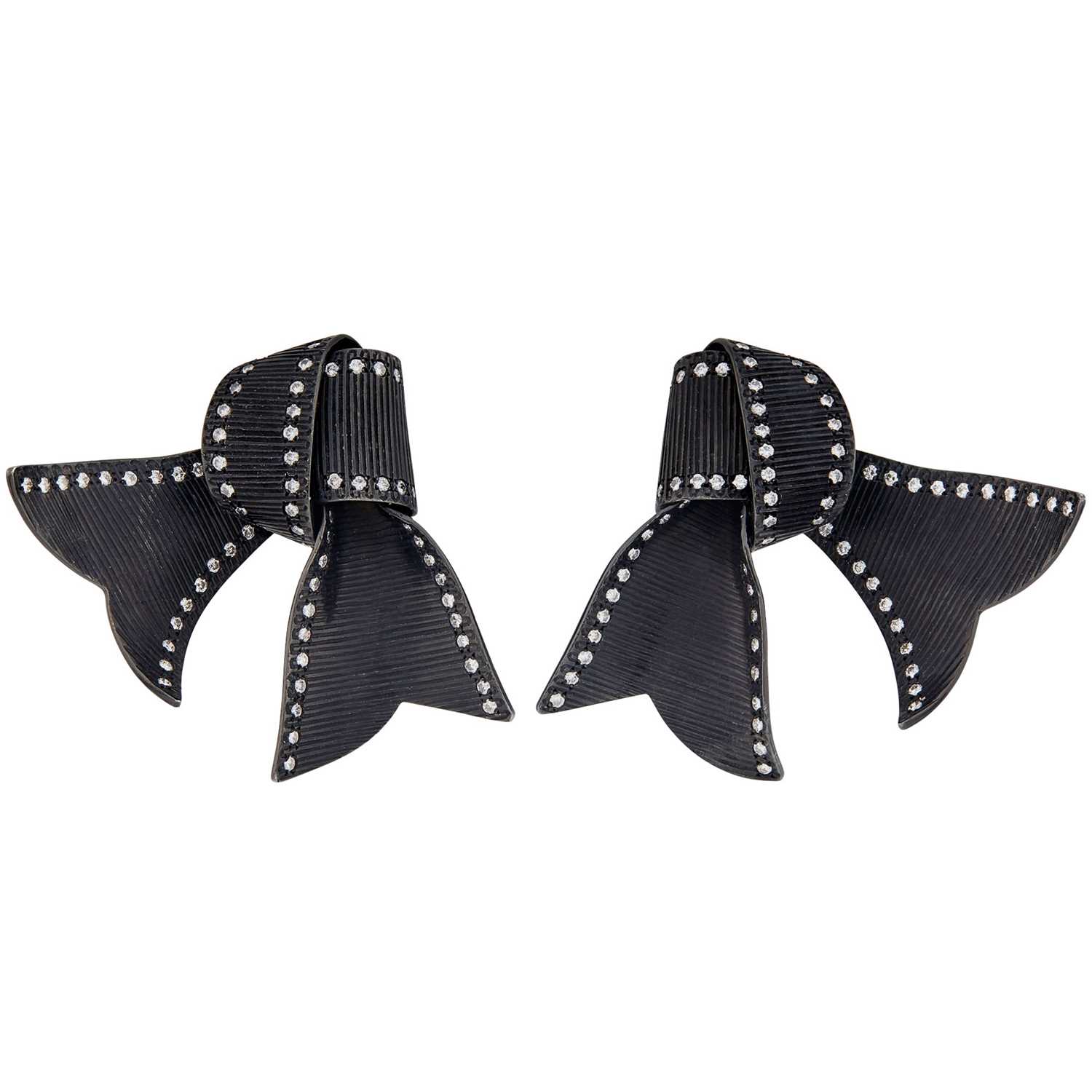Lot 88 - JAR Paris Pair of Blackened Silver, Gold and Diamond 'Knot' Earclips