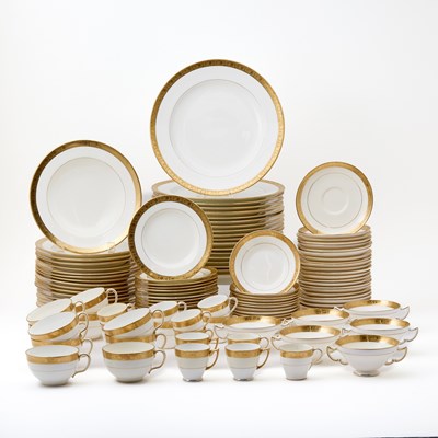 Lot 115 - Minton Gilt-Decorated Porcelain Dessert Service