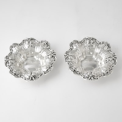 Lot 167 - Pair of Reed & Barton Sterling Silver "Francis I" Pattern Bowls