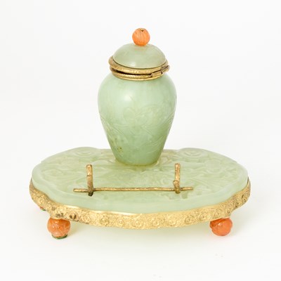 Lot 7 - A Sino-American Hardstone Ink Pot and Pen Stand