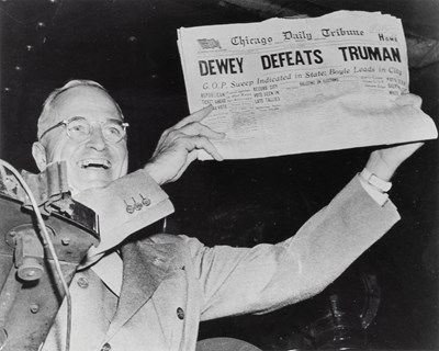 Lot 93 - A vintage example of the famous Dewey Defeats Truman photograph