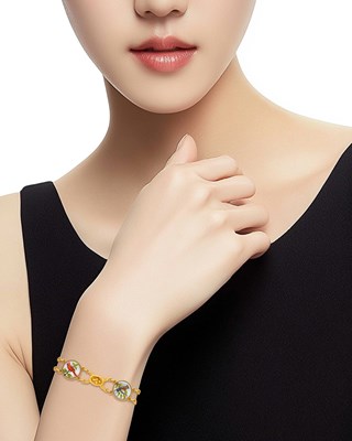 Lot 1071 - Gold and Rock Crystal Intaglio Bird Bracelet