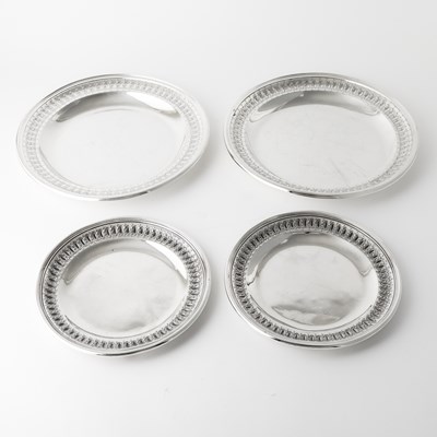 Lot 221 - Set of Four Cardeilhac Sterling Silver Circular Platters