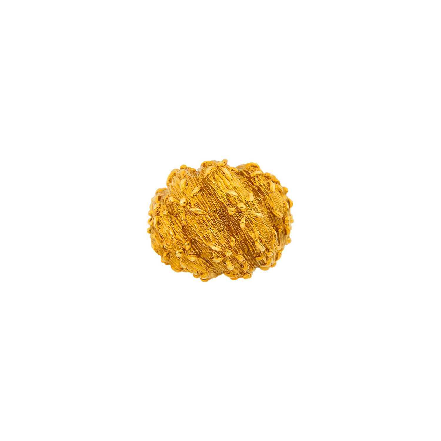 Lot 1022 - Gold Dome Ring