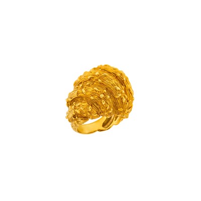 Lot 1022 - Gold Dome Ring