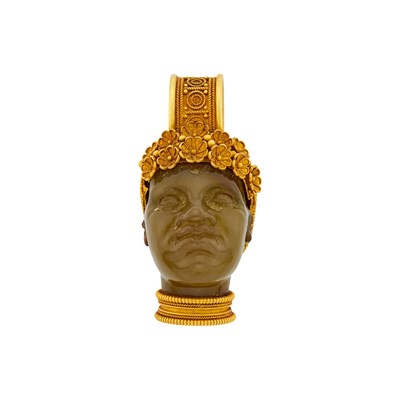 Lot 72 - Castellani Archaeological Revival Gold and Carved Agate Pendant