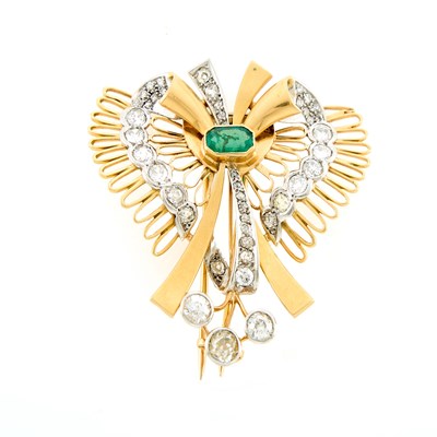 Lot 2091 - Retro Gold, Platinum, Emerald and Diamond Clip-Brooch