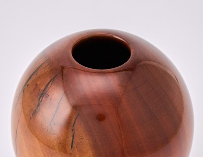Lot 785 - Philip Moulthrop Turned Wild Cherry Globular Vessel