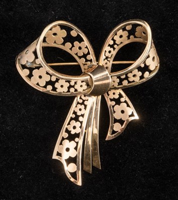 Lot 306 - Romanian Gold Flower Bow Brooch