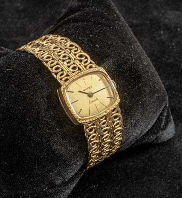 Lot 303 - Butex 14KT Gold Quartz Wristwatch