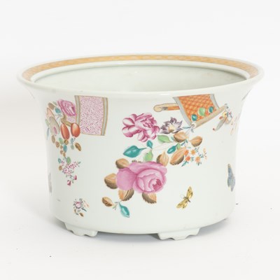 Lot 18 - Mottahedeh Porcelain Planter
