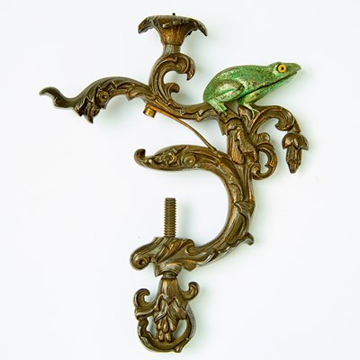 Lot 1237 - Painted Cast Iron Frog Sewing Clamp