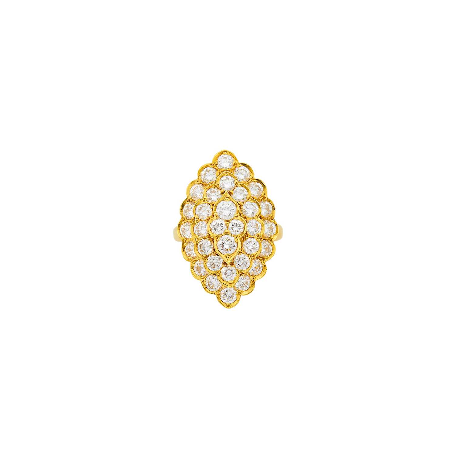 Lot 1009 - Gold and Diamond Ring