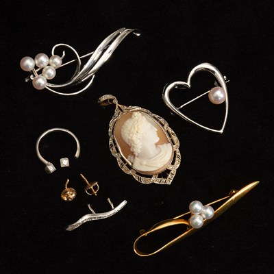 Lot 283 - Assorted Group of Silver, Gold, Costume Jewelry, and Fragments