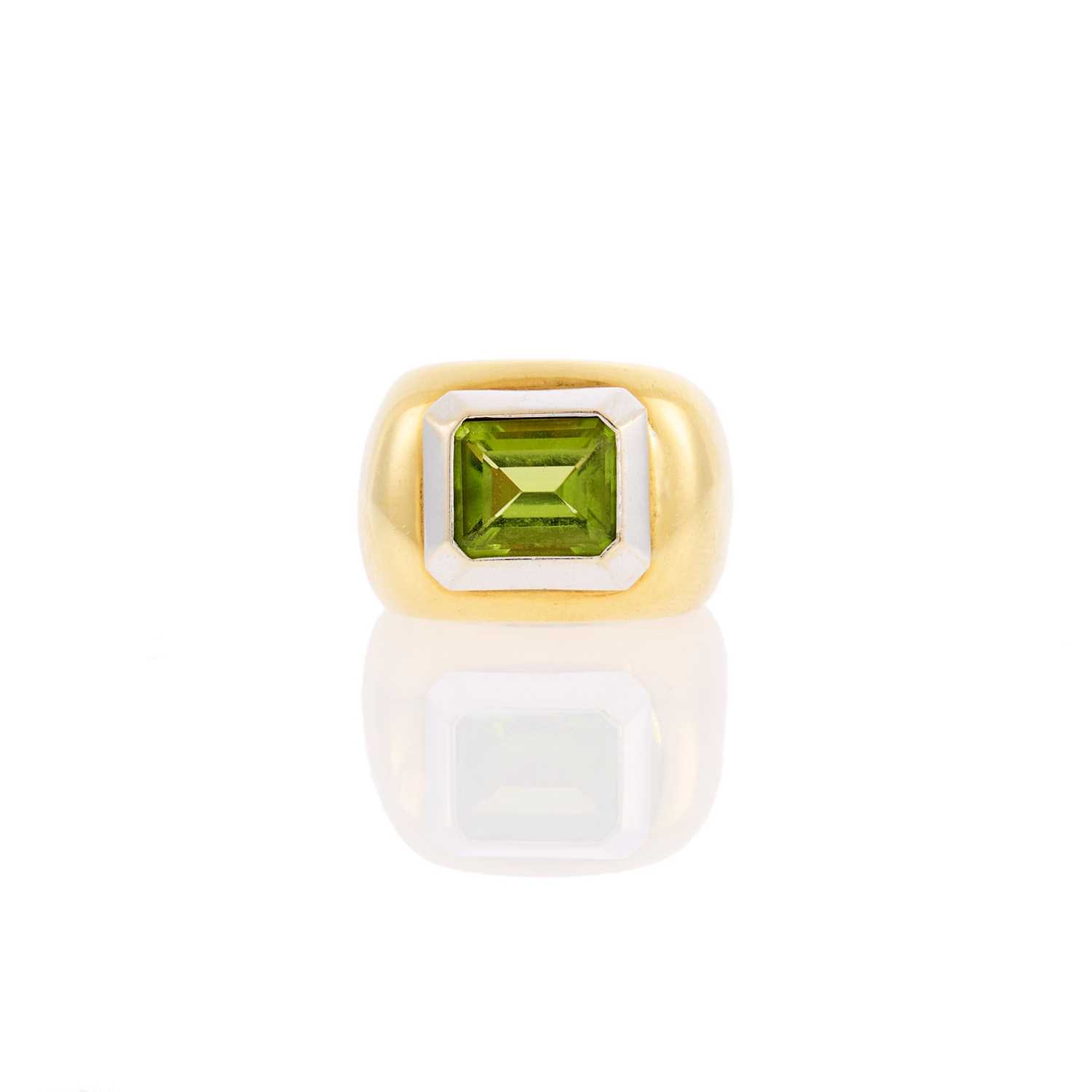 Lot 2017 - Two-Color Gold and Peridot Ring