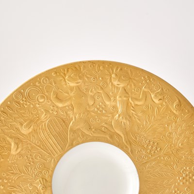 Lot 62 - Bjorn Wiinblad for Rosenthal Gilt Decorated Porcelain 'Magic Flute Gold' Pattern Dinner Service