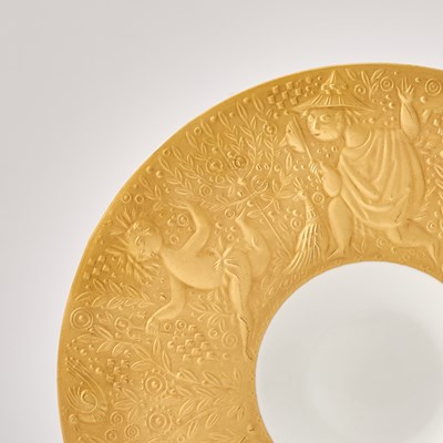 Lot 62 - Bjorn Wiinblad for Rosenthal Gilt Decorated Porcelain 'Magic Flute Gold' Pattern Dinner Service