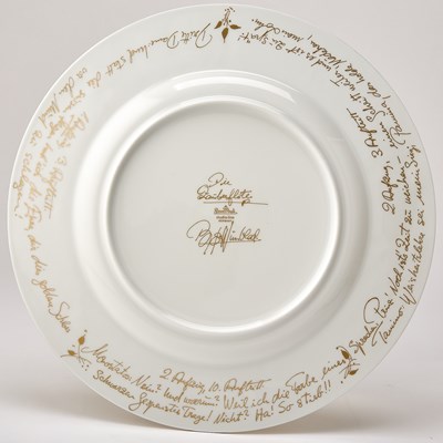 Lot 62 - Bjorn Wiinblad for Rosenthal Gilt Decorated Porcelain 'Magic Flute Gold' Pattern Dinner Service
