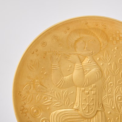 Lot 62 - Bjorn Wiinblad for Rosenthal Gilt Decorated Porcelain 'Magic Flute Gold' Pattern Dinner Service